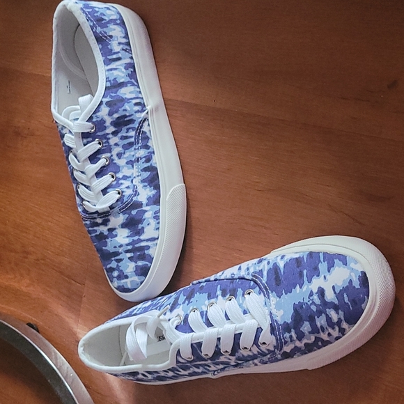 Cushion Walk by Avon Tie-Dye Sneakers Women's Size 10 - Picture 2 of 5